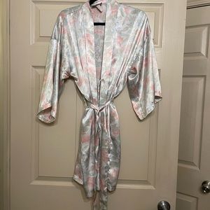 Vintage satin robe size Small